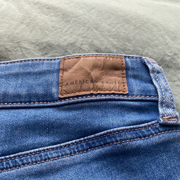 American Eagle Midi Distressed Denim Shorts — Size 0!! - Picture 5 of 7